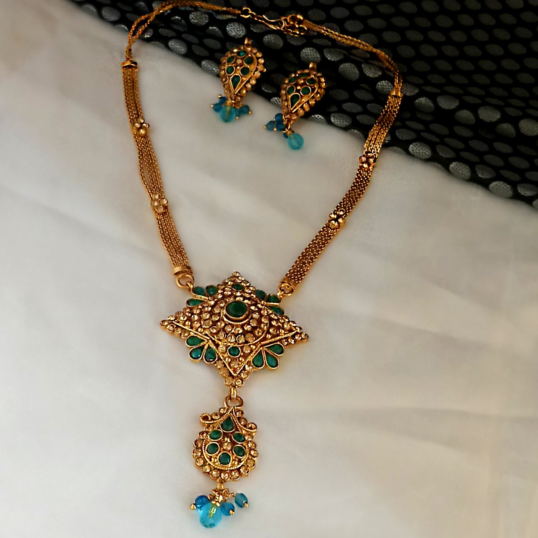 The99Jewel Gold Plated Blue Austrian Stone Necklace Set