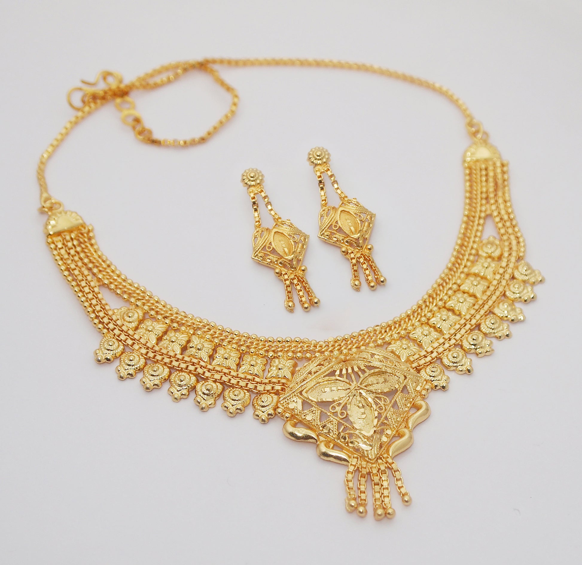 The99Jewel Elegant Gold Look Forming Necklace Set Traditional Jewelry for Women (Assorted Design )
