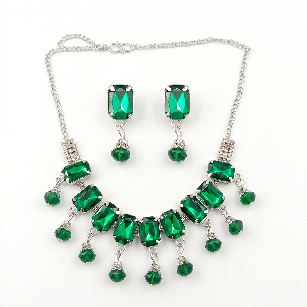 The99Jewel Elegant Rose Gold Plated Crystal Stone & Austrian Stone Necklace Set