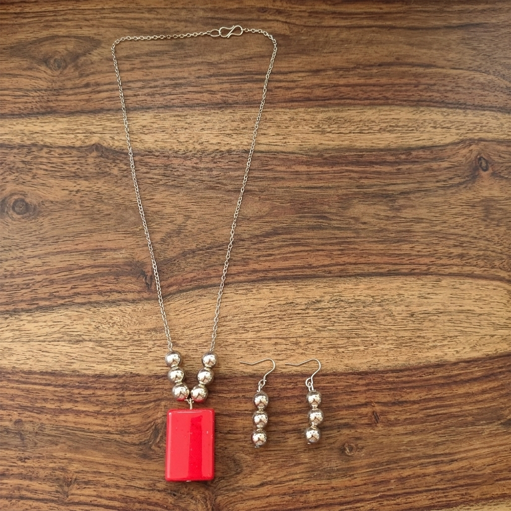 The99Jewel Elegant Pendant Necklace Set with Beaded Detailing & Drop Earrings