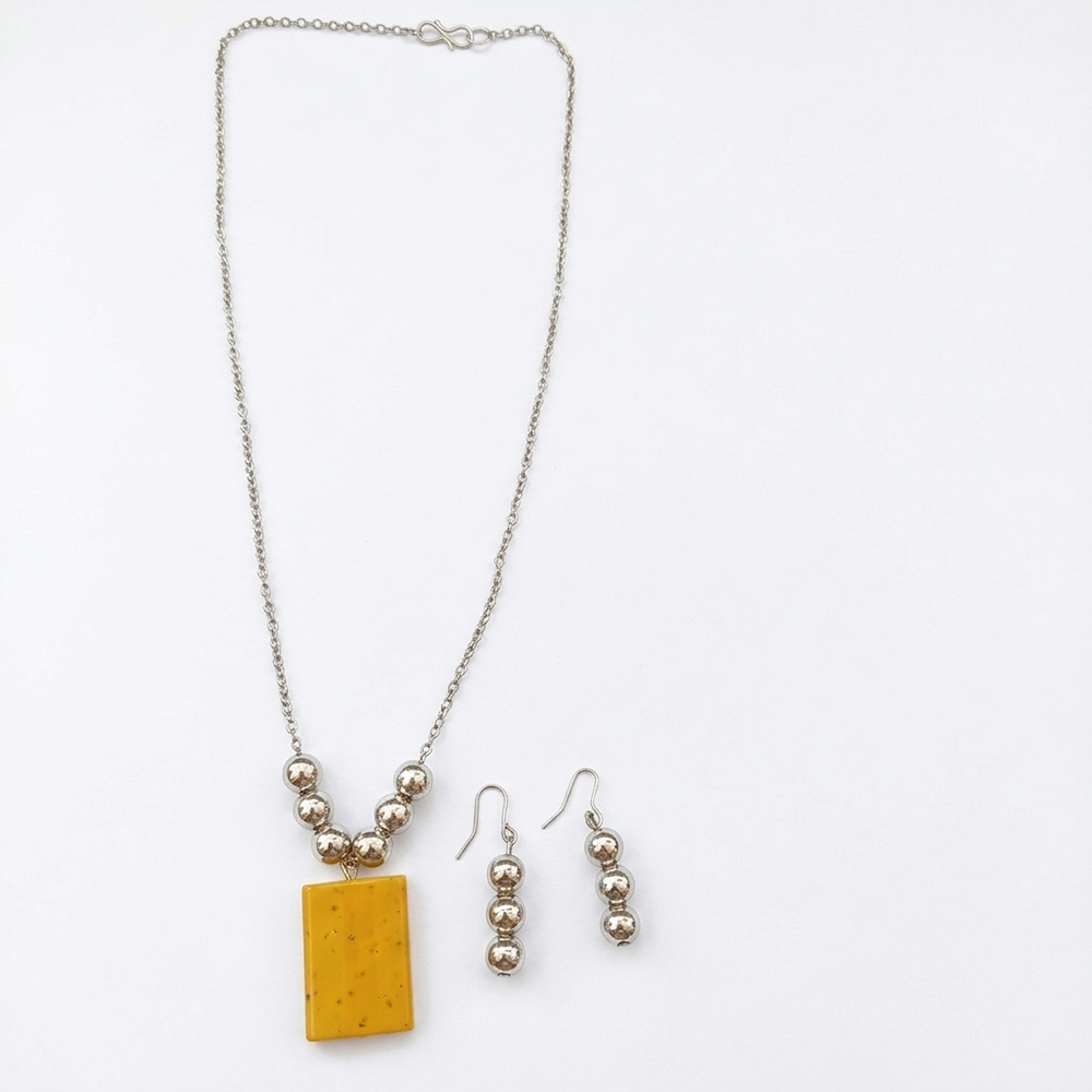 The99Jewel Elegant Pendant Necklace Set with Beaded Detailing & Drop Earrings