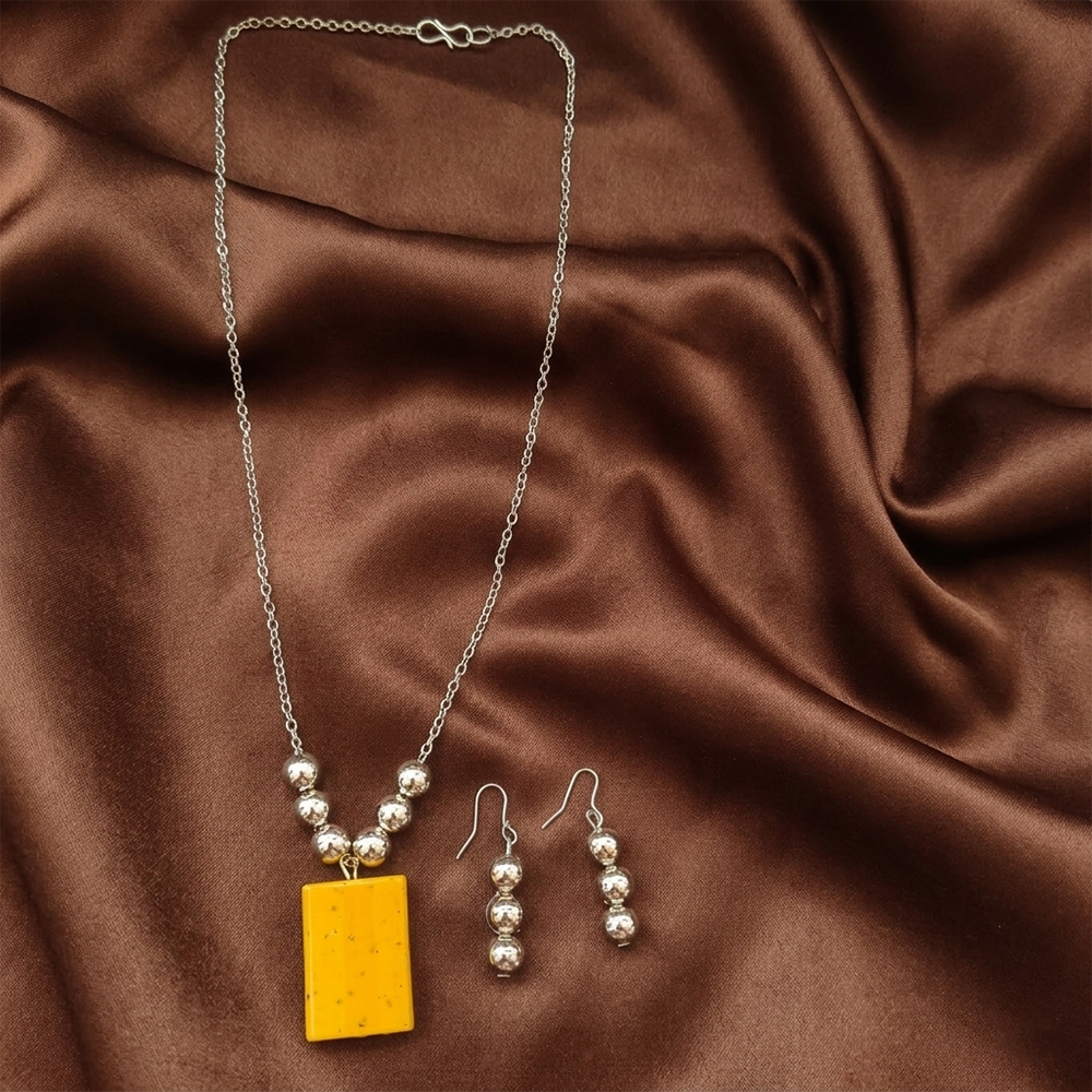 The99Jewel Elegant Pendant Necklace Set with Beaded Detailing & Drop Earrings