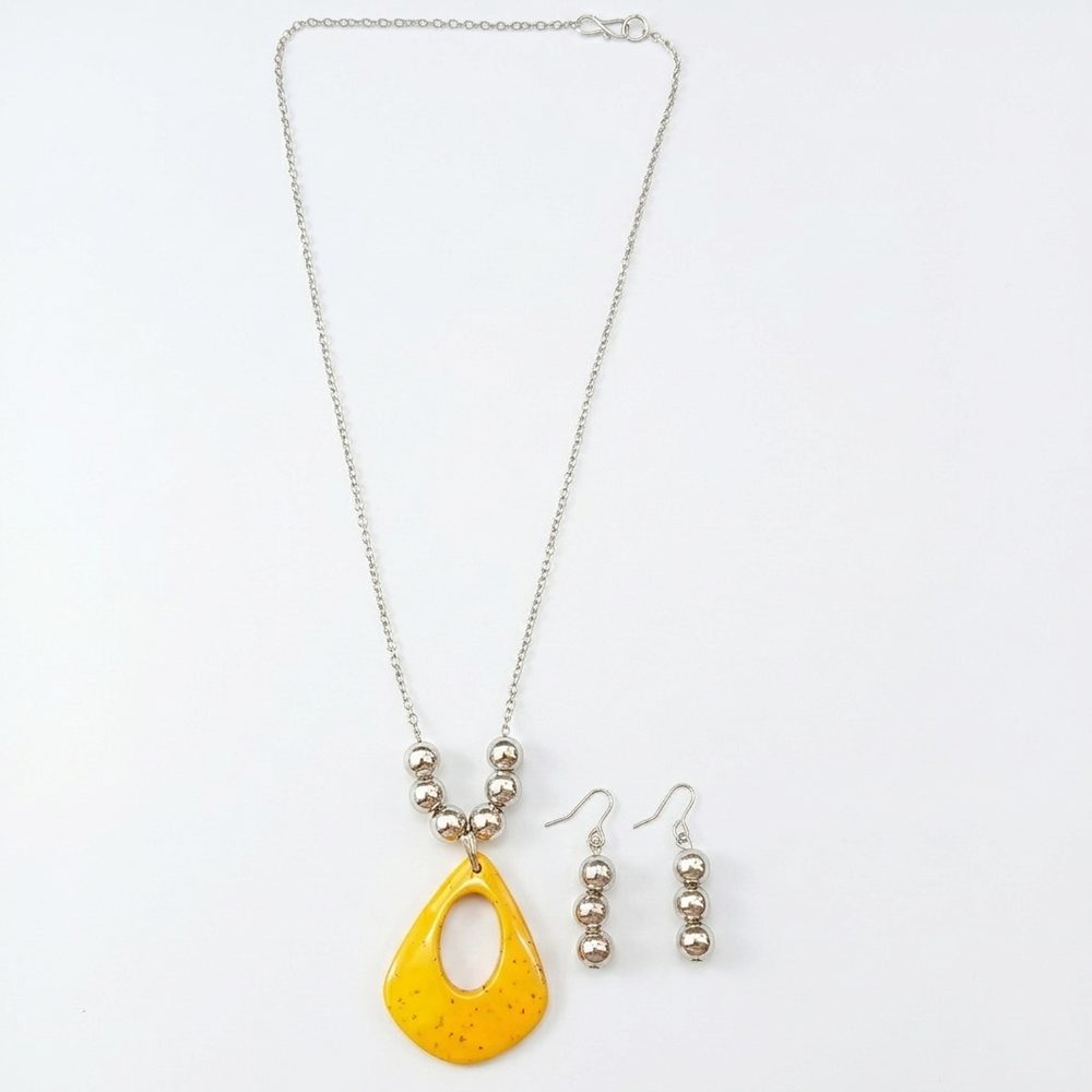 The99Jewel Elegant Pendant Necklace Set with Beaded Detailing & Drop Earrings