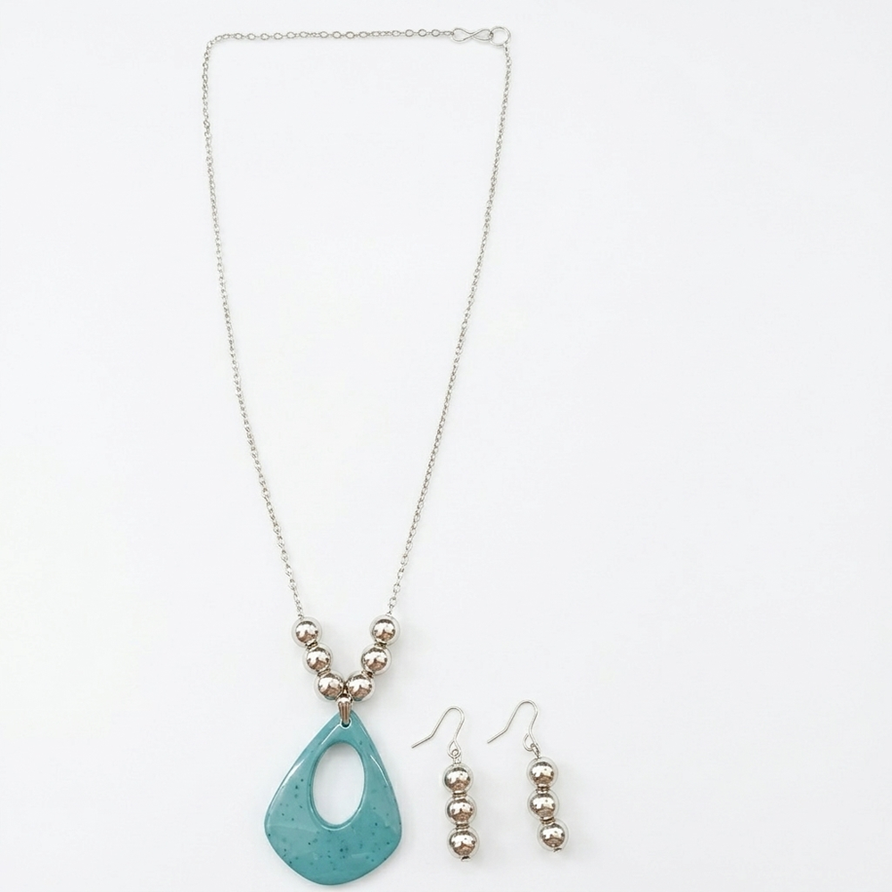 The99Jewel Elegant Pendant Necklace Set with Beaded Detailing & Drop Earrings