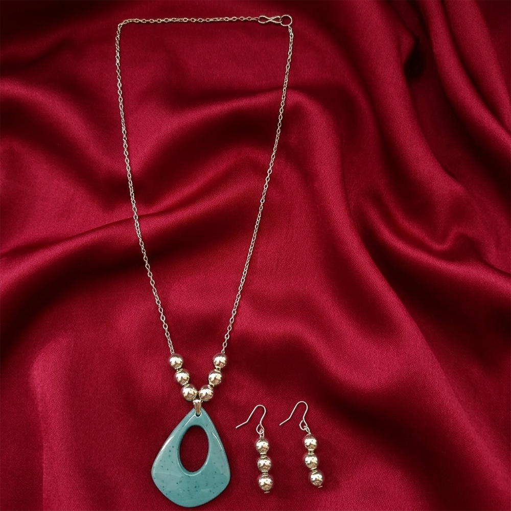 The99Jewel Elegant Pendant Necklace Set with Beaded Detailing & Drop Earrings