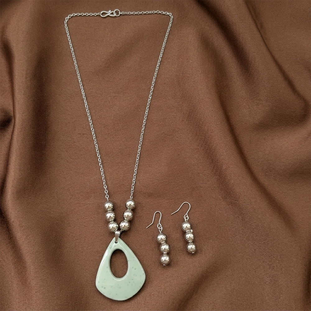 The99Jewel Elegant Pendant Necklace Set with Beaded Detailing & Drop Earrings