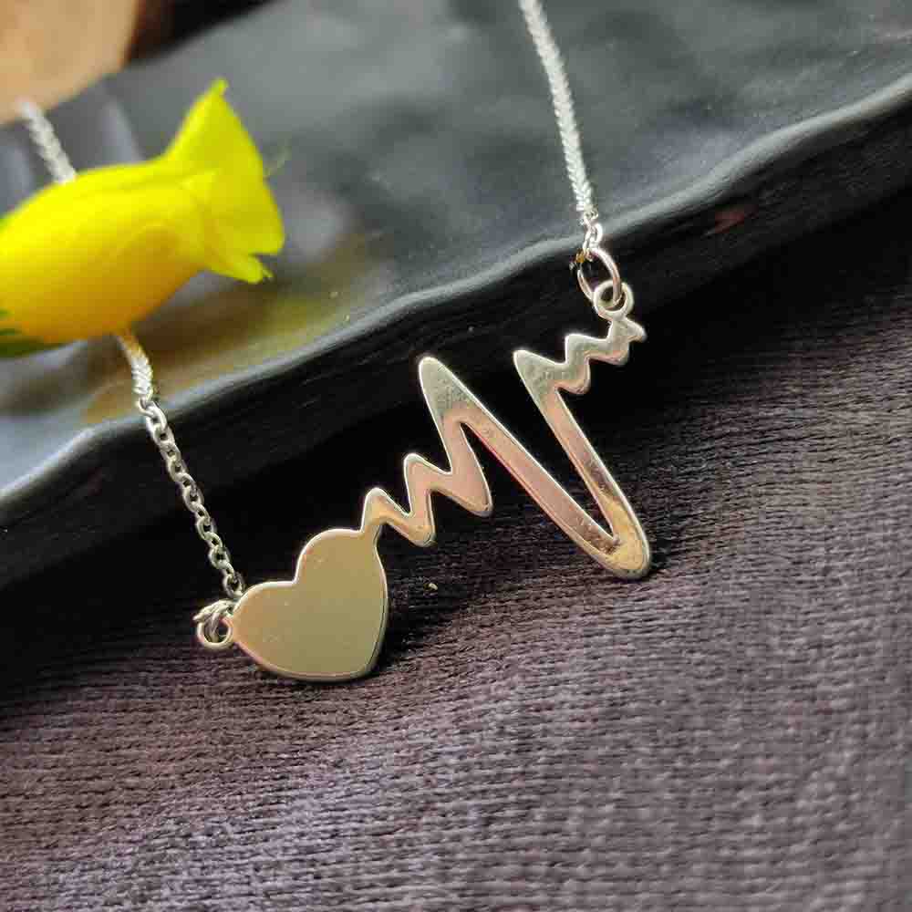 The99Jewel Heart Beat Shape Chain Pendant