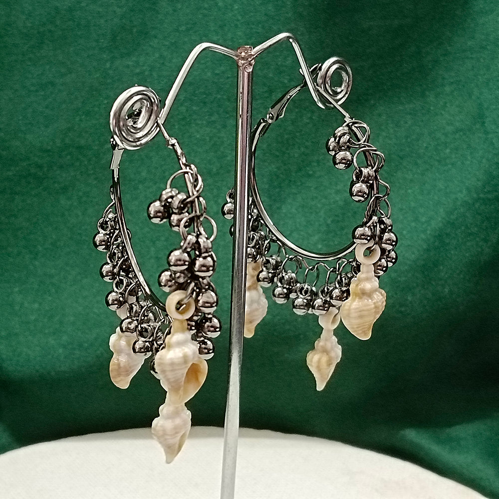 The99Jewel Black Plated Hoop Shell Design Earrings