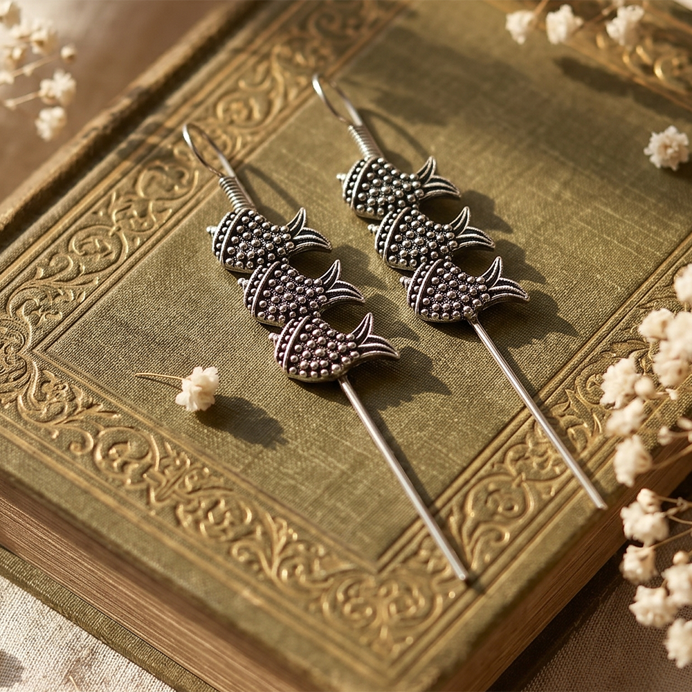 The99Jewel Oxidised Plated Fish Earcuff