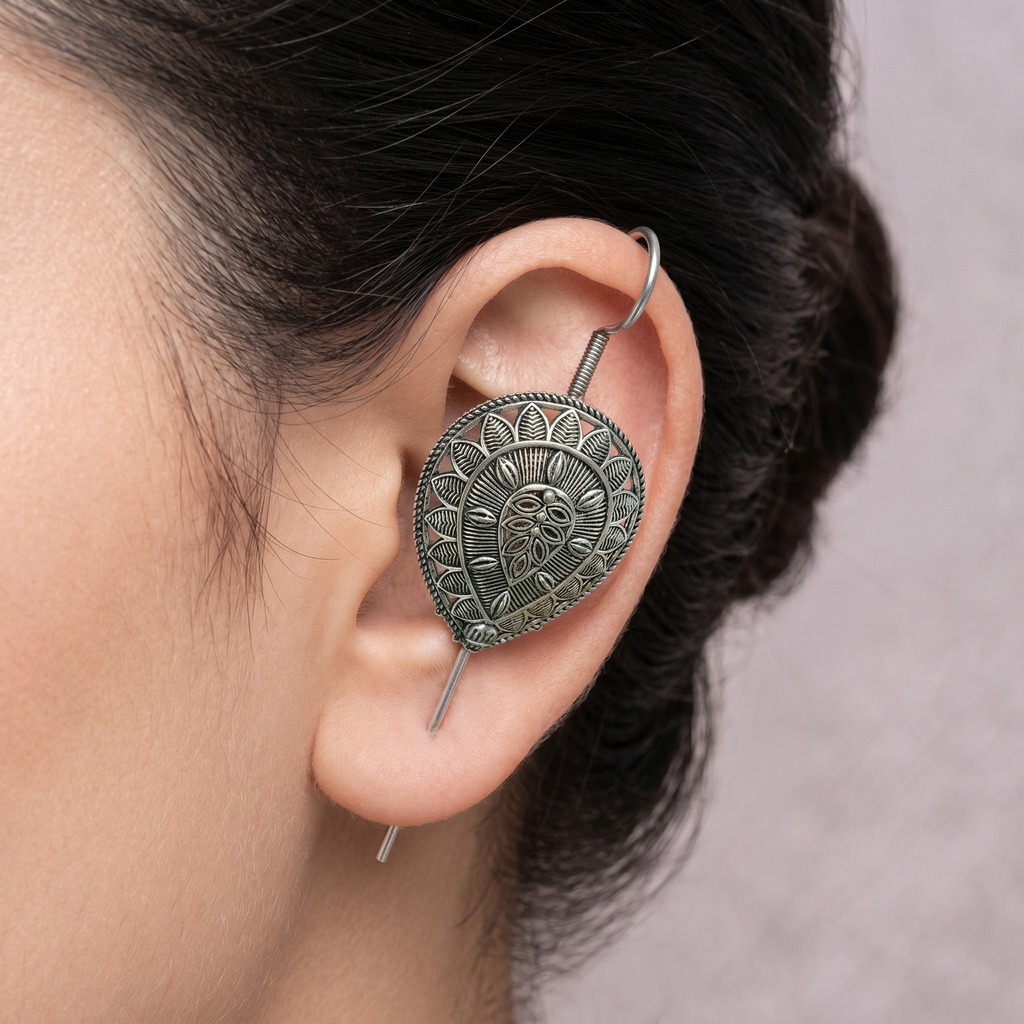 The99Jewel Oxidised Plated Leaf Earcuff