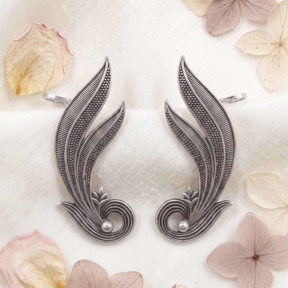The99Jewel Oxidised Plated Pearl Earcuff
