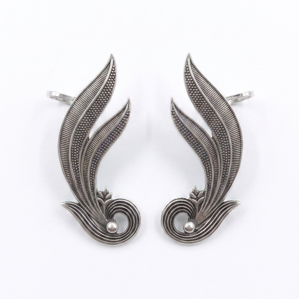 The99Jewel Oxidised Plated Pearl Earcuff