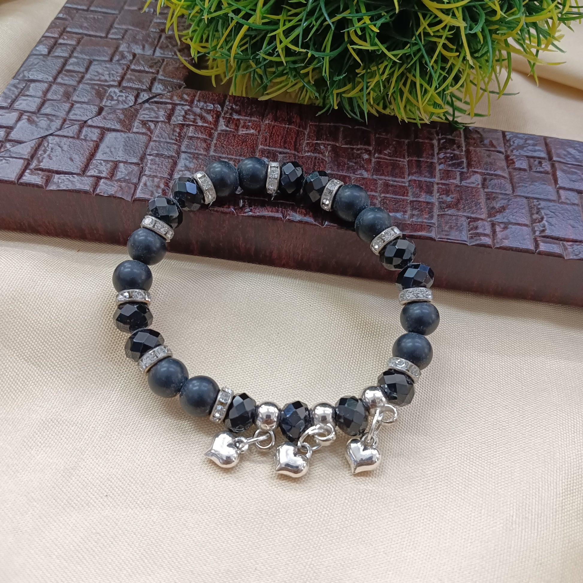 The99Jewel Cute Little Heart Charm Beaded Bracelet