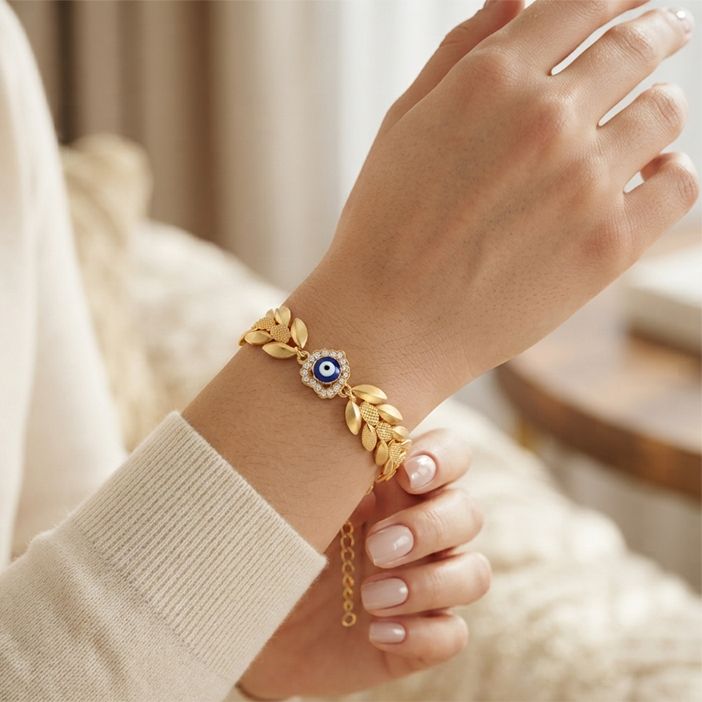 The99Jewel Fashionable Gold Plated Heart Shape Adjustable Bracelet with Eveil Eye