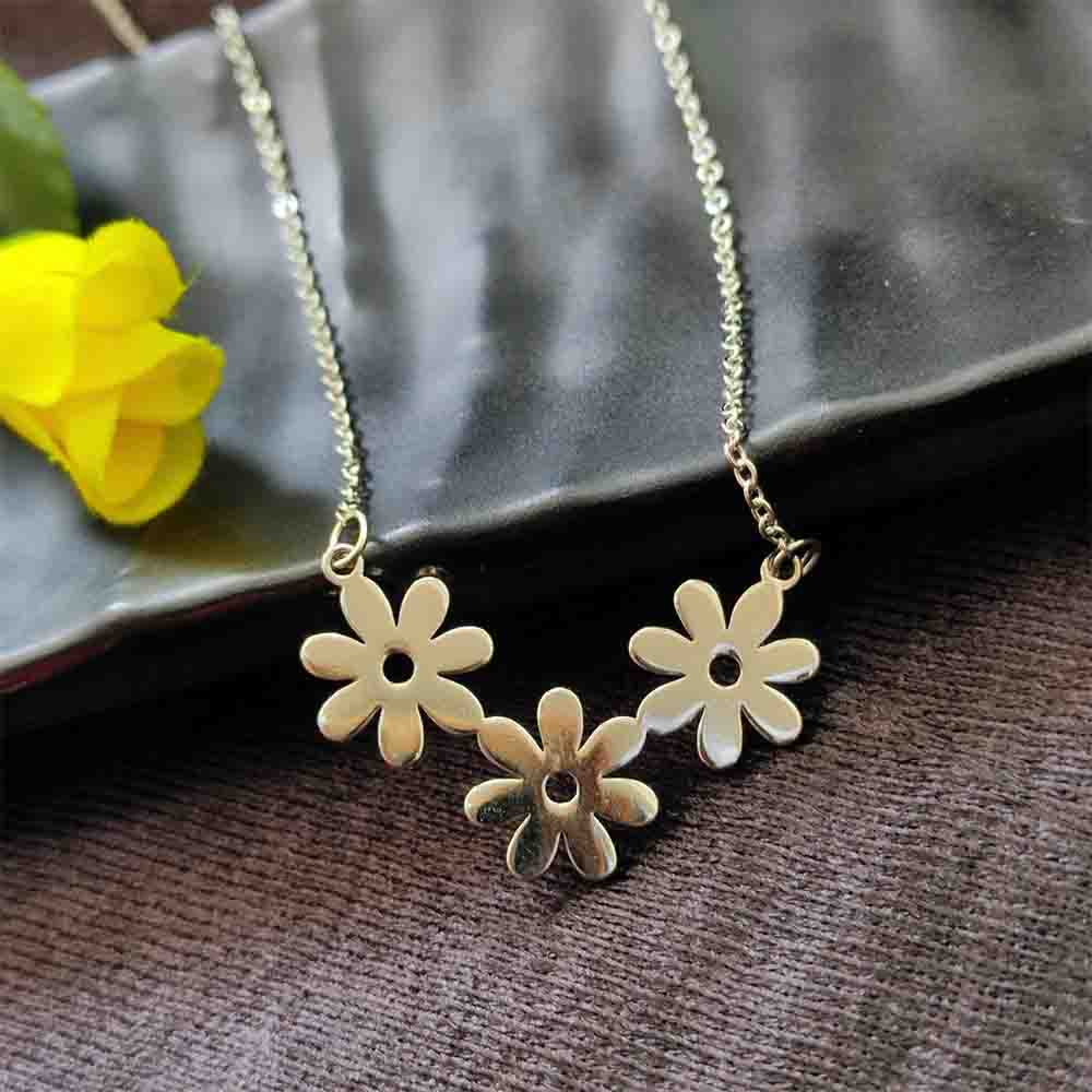 The99Jewel Flower Shape Chain Pendant